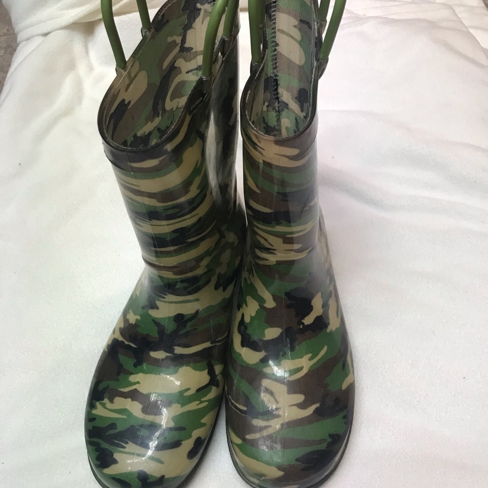 Boys rain boots